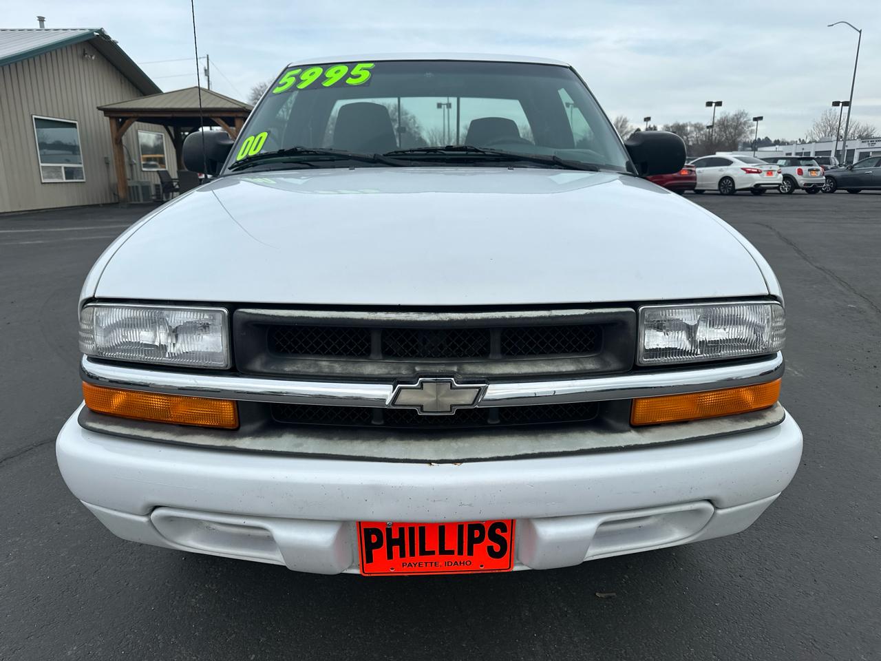 Chevrolet S-10 Ext Cab 123" WB LS 2000