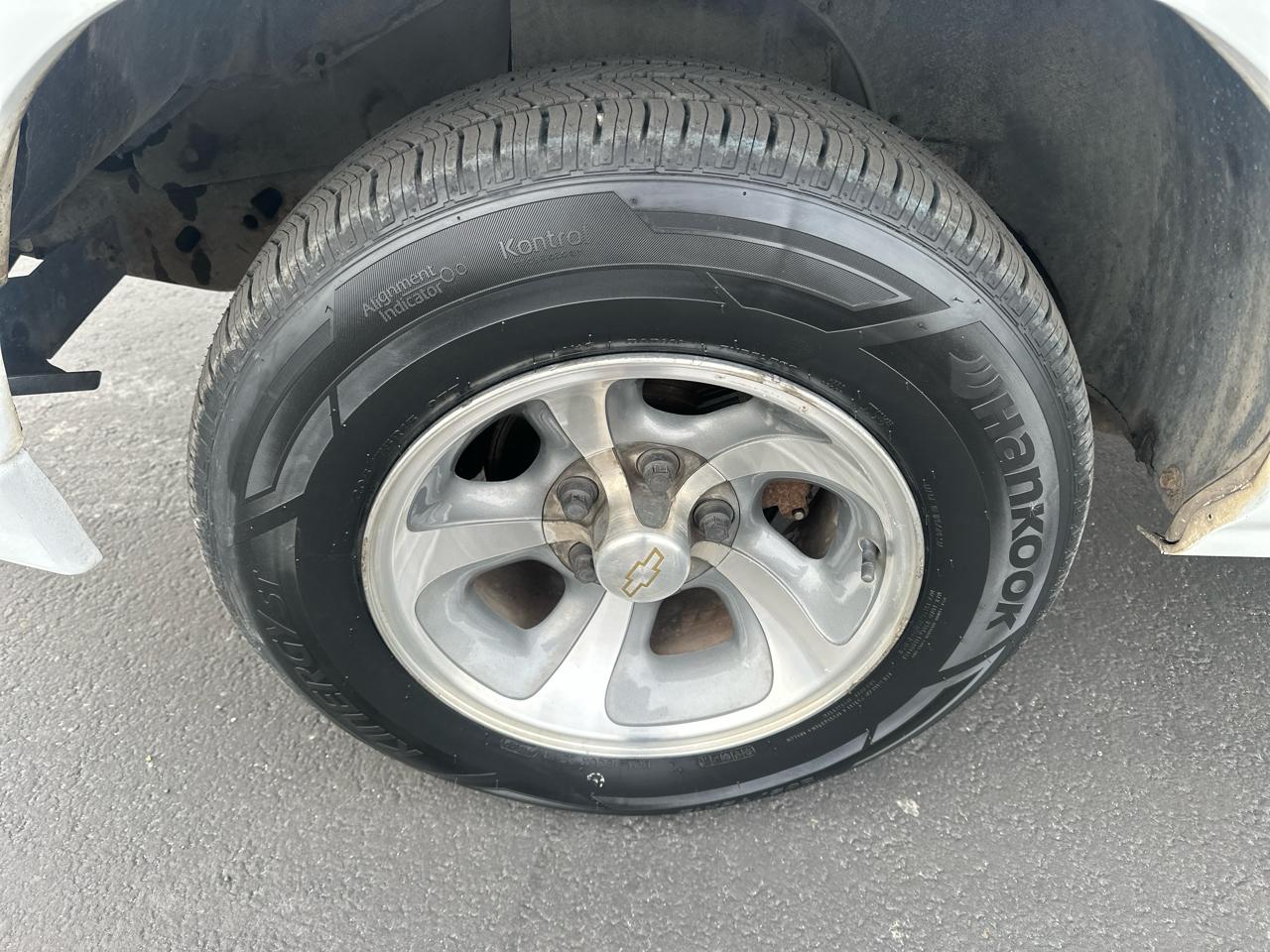 Chevrolet S-10 Ext Cab 123" WB LS 2000