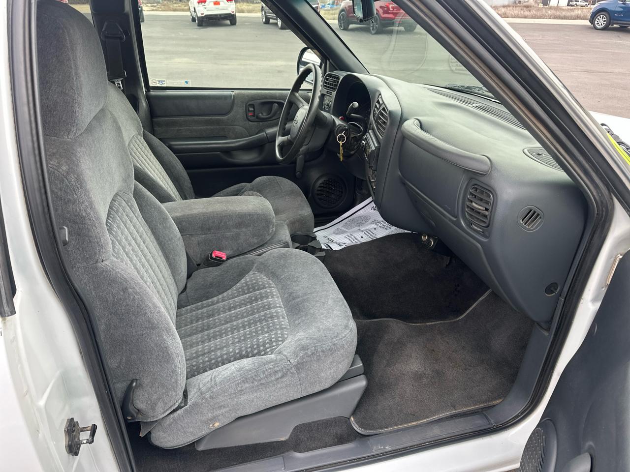 Chevrolet S-10 Ext Cab 123" WB LS 2000