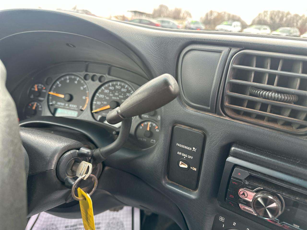 Chevrolet S-10 Ext Cab 123" WB LS 2000