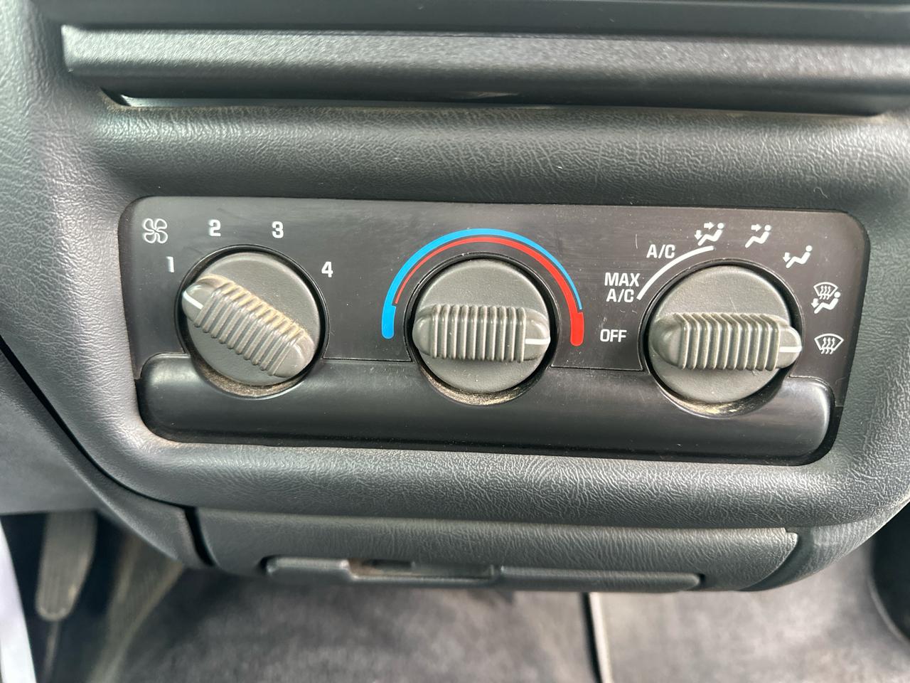 Chevrolet S-10 Ext Cab 123" WB LS 2000