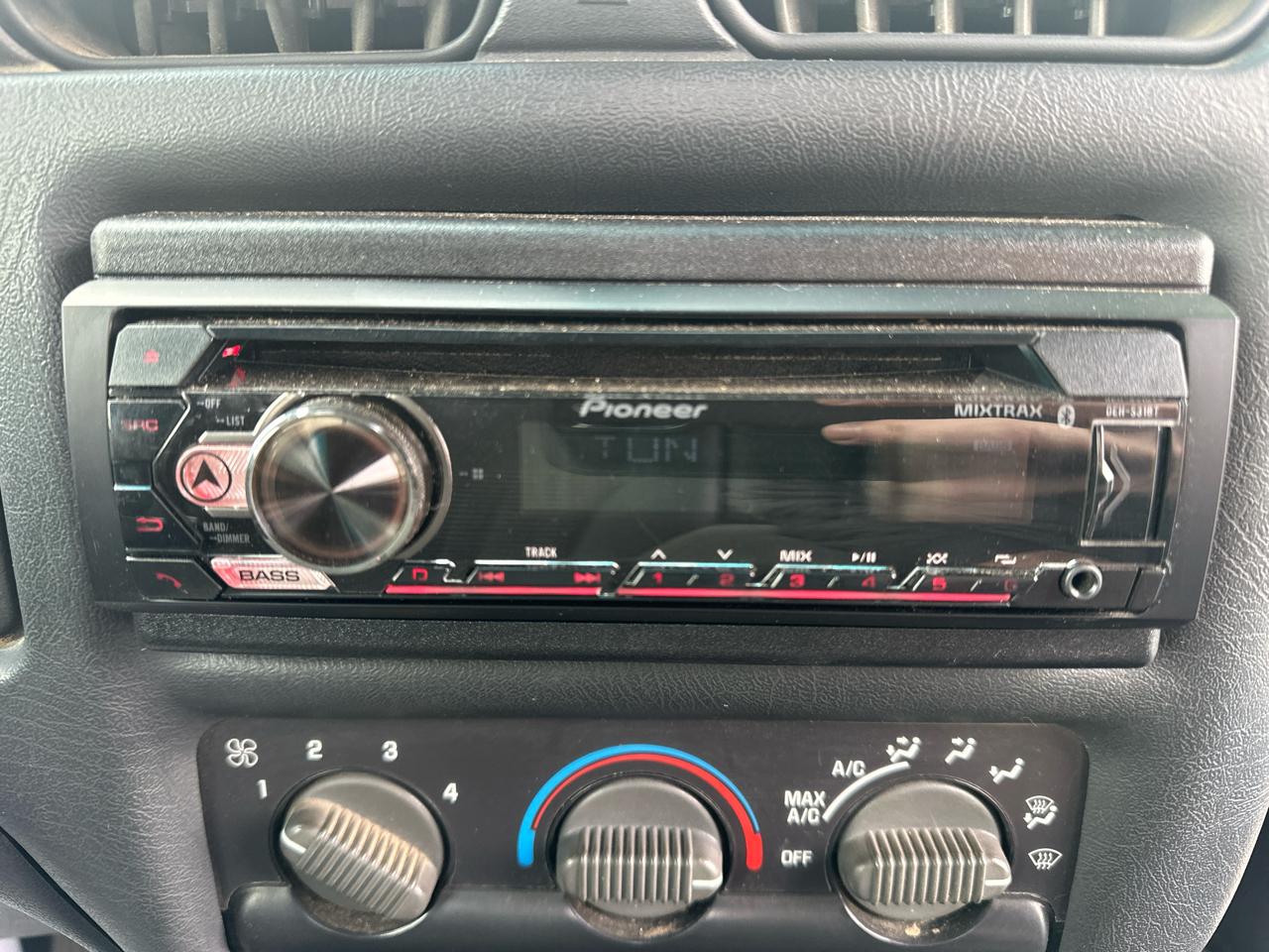 Chevrolet S-10 Ext Cab 123" WB LS 2000