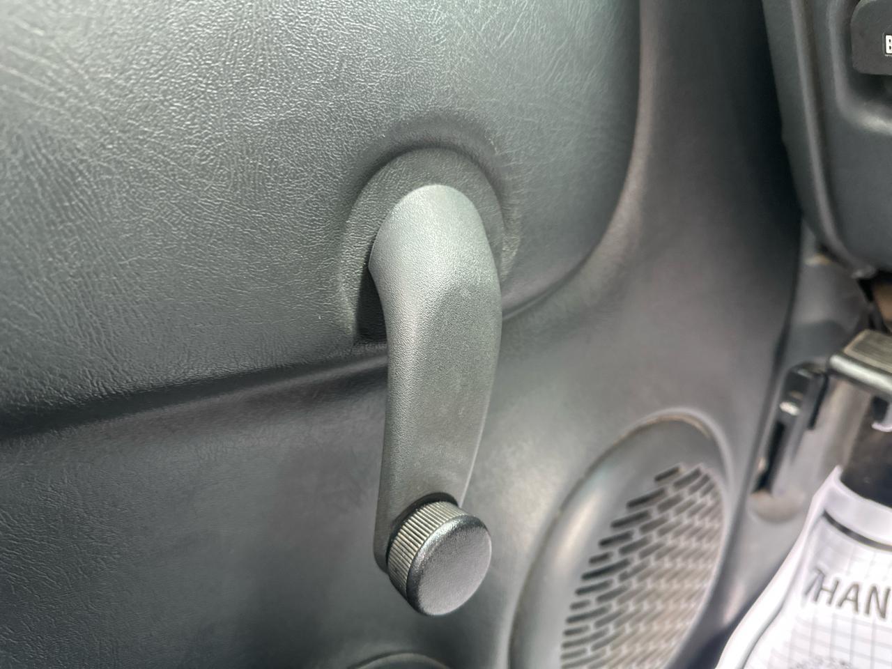 Chevrolet S-10 Ext Cab 123" WB LS 2000