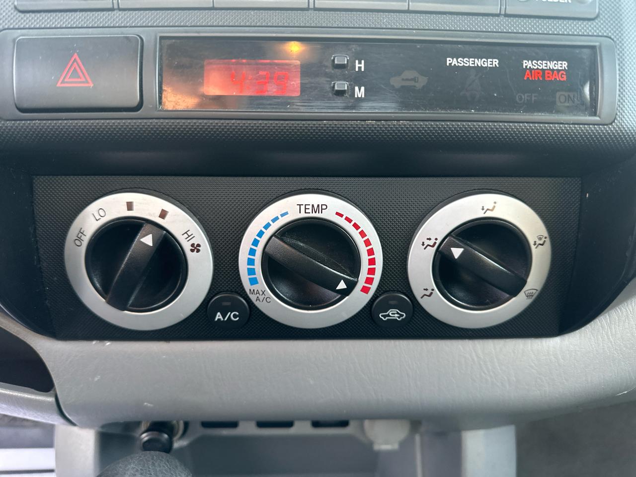 Toyota Tacoma 2WD Reg I4 AT (Natl) 2009