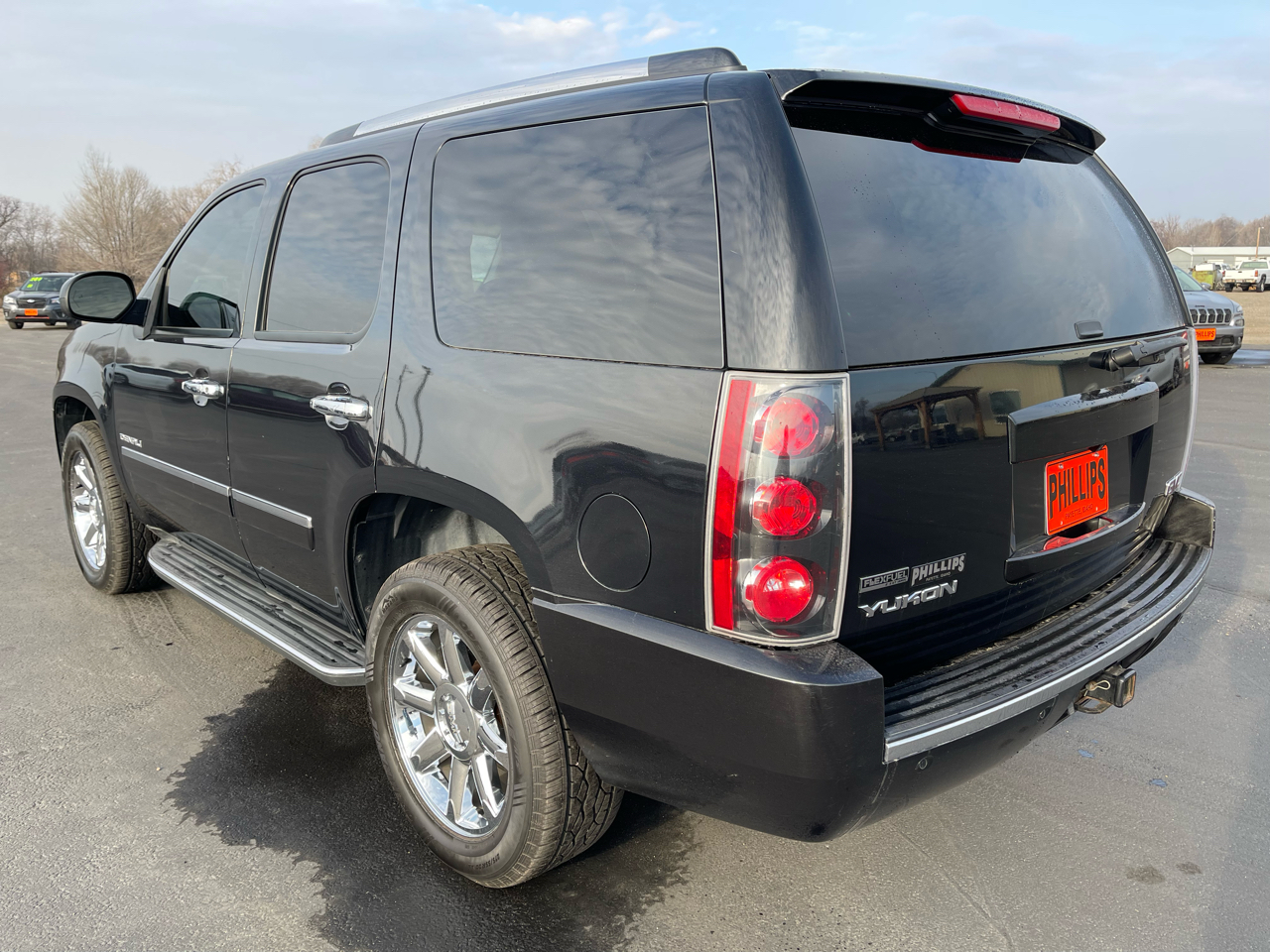 GMC Yukon AWD 4dr 1500 Denali 2012
