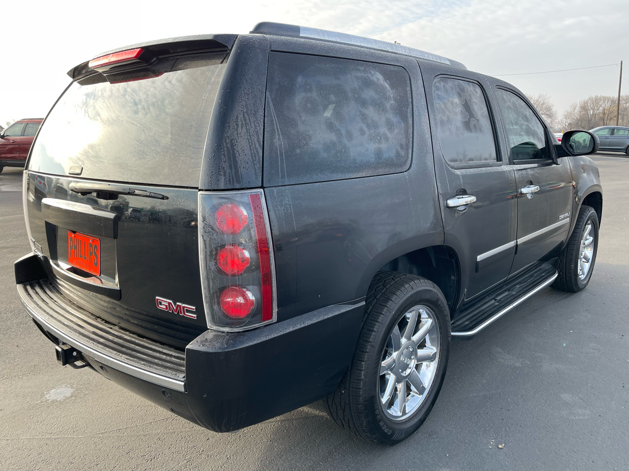 GMC Yukon AWD 4dr 1500 Denali 2012