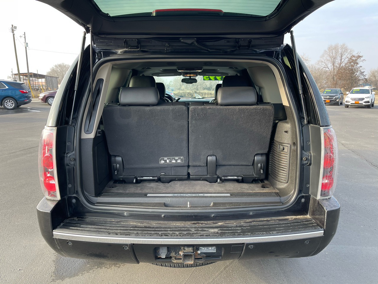 GMC Yukon AWD 4dr 1500 Denali 2012
