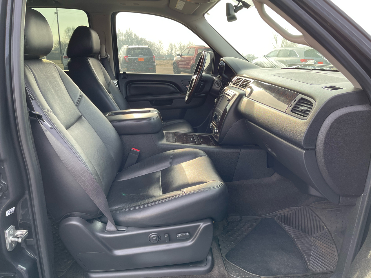 GMC Yukon AWD 4dr 1500 Denali 2012