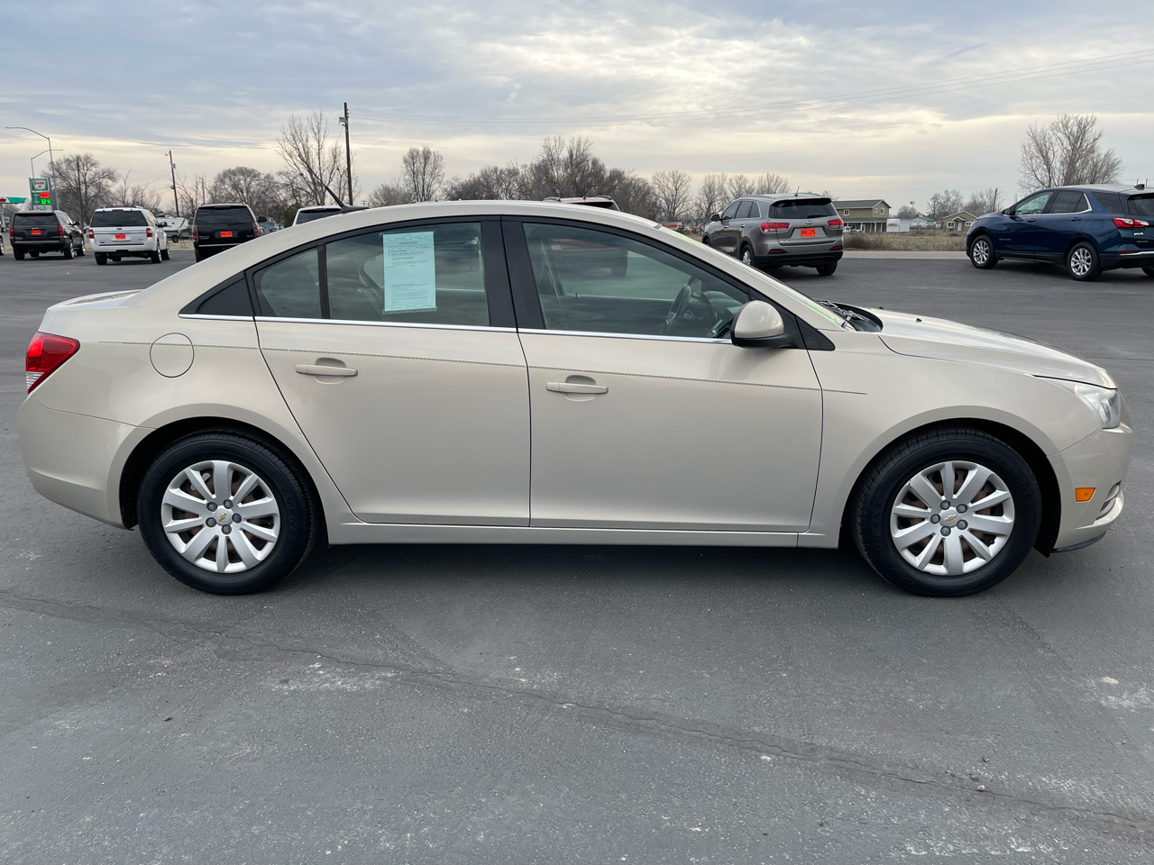 Chevrolet Cruze 4dr Sdn LT w/1LT 2011