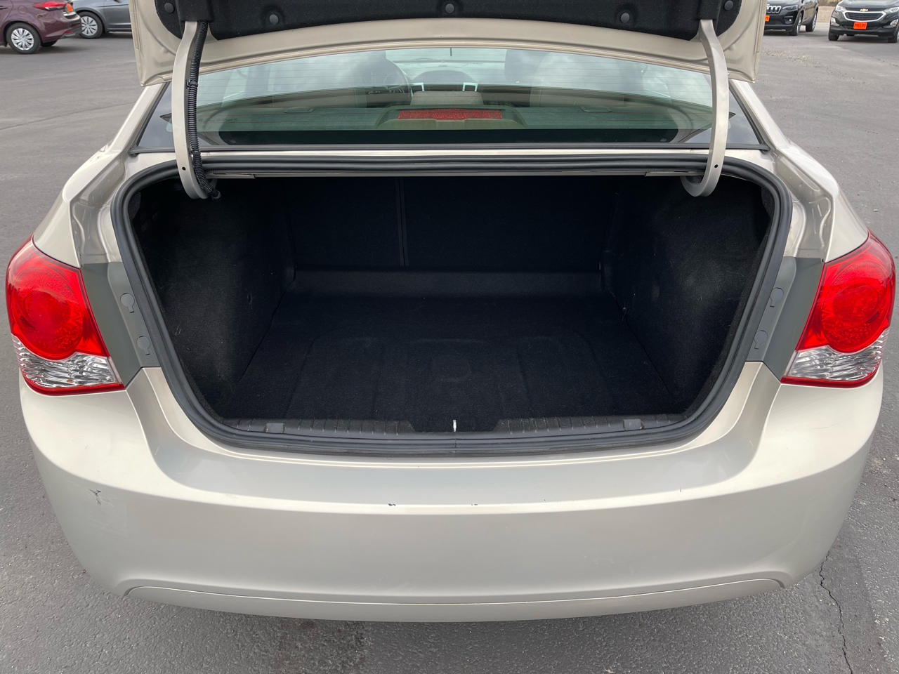 Chevrolet Cruze 4dr Sdn LT w/1LT 2011