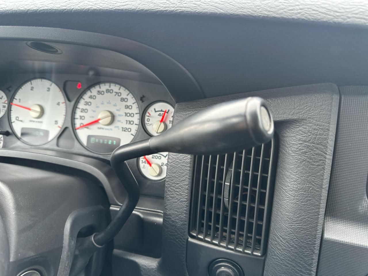 Dodge Ram 2500 4dr Quad Cab 140.5" WB 4WD SLT 2003