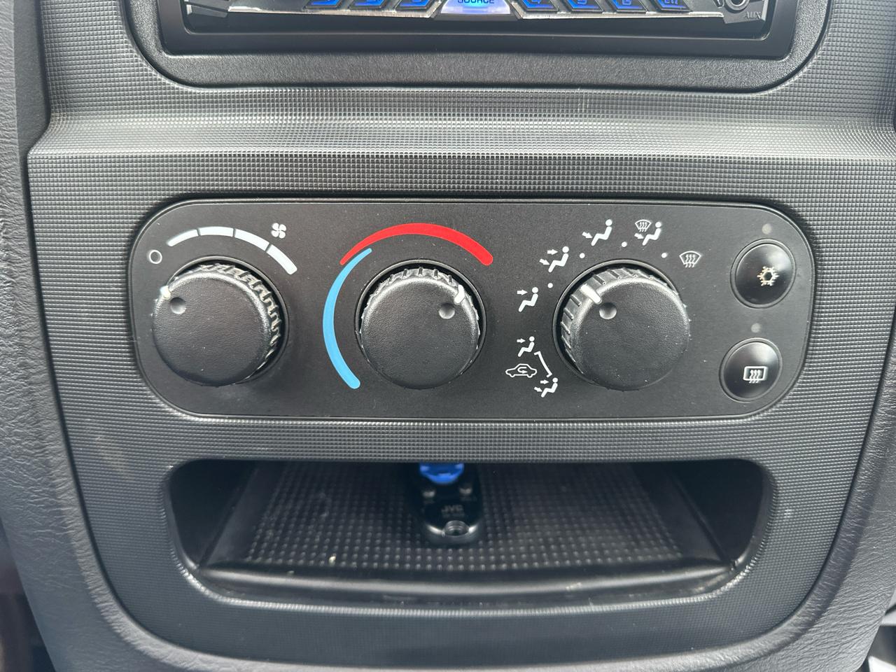 Dodge Ram 2500 4dr Quad Cab 140.5" WB 4WD SLT 2003