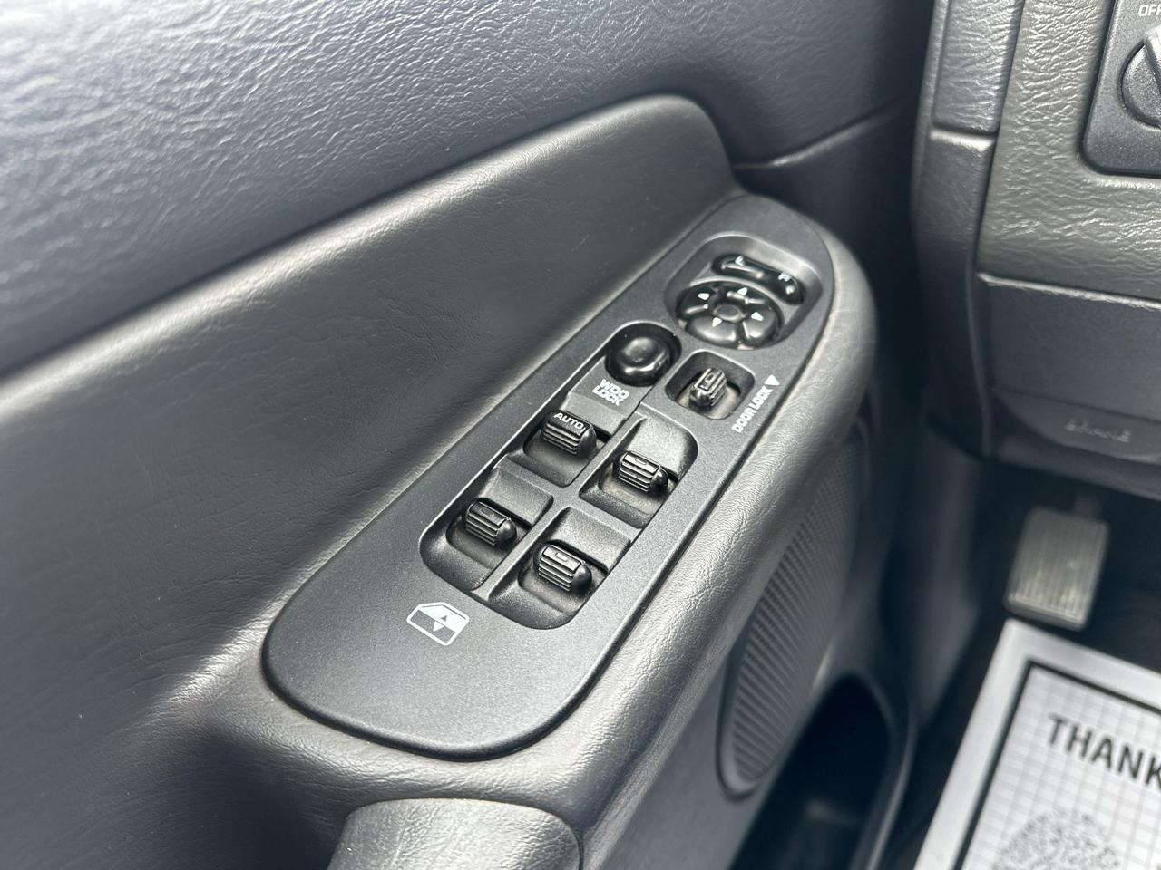 Dodge Ram 2500 4dr Quad Cab 140.5" WB 4WD SLT 2003