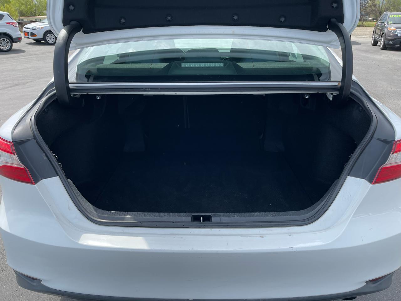 Toyota Camry LE Auto (Natl) 2018