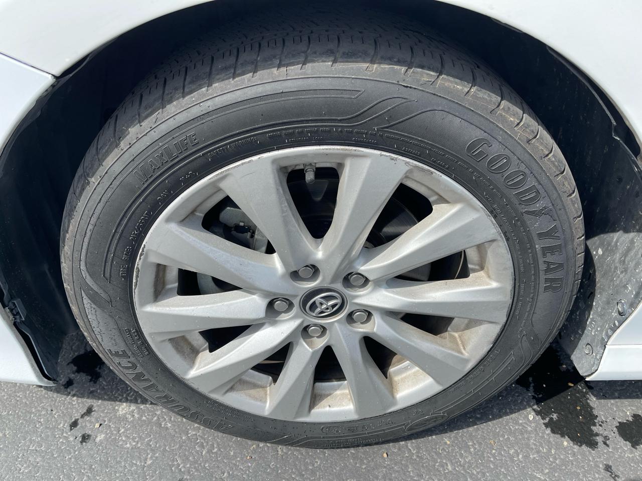 Toyota Camry LE Auto (Natl) 2018