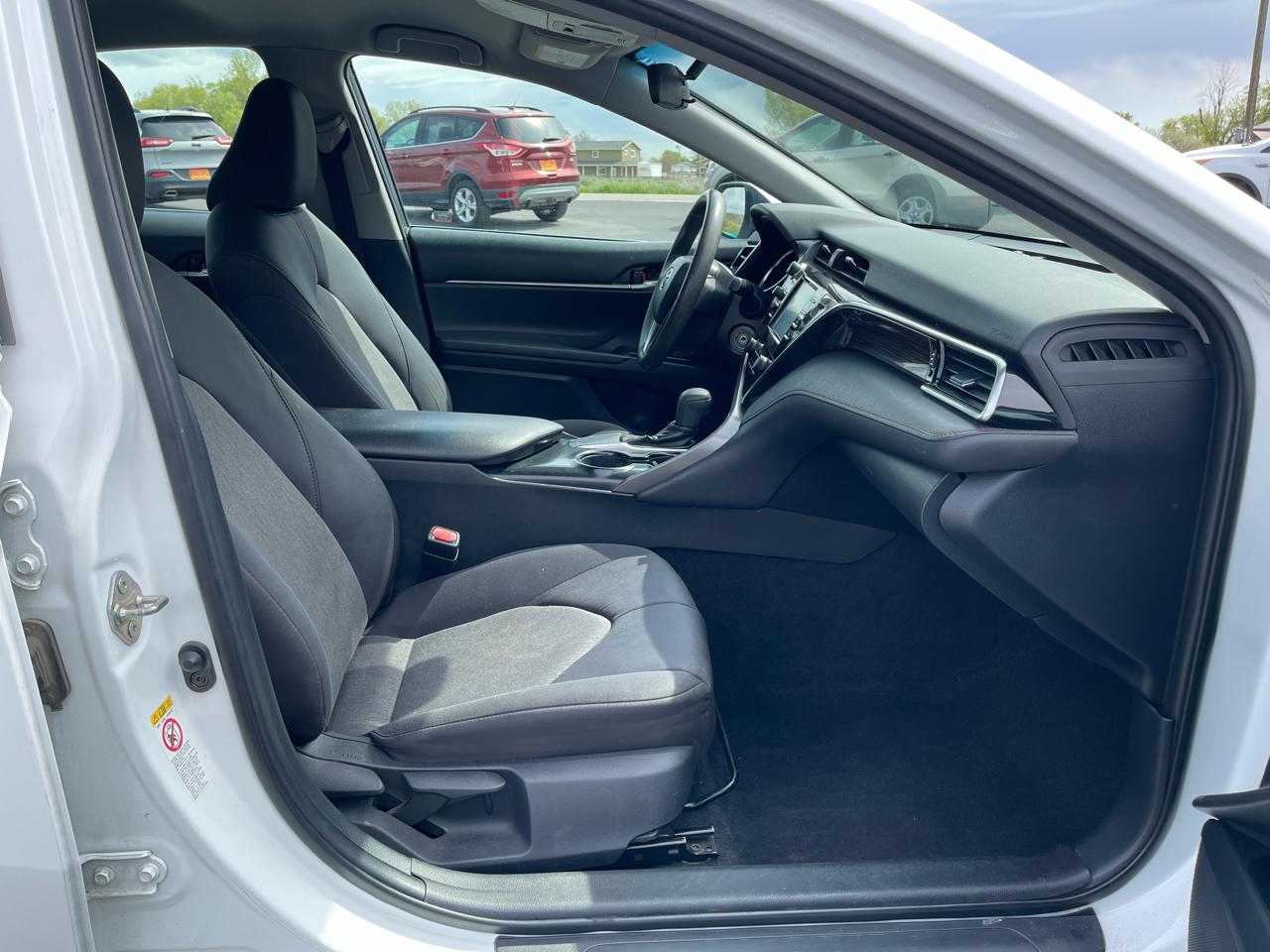 Toyota Camry LE Auto (Natl) 2018