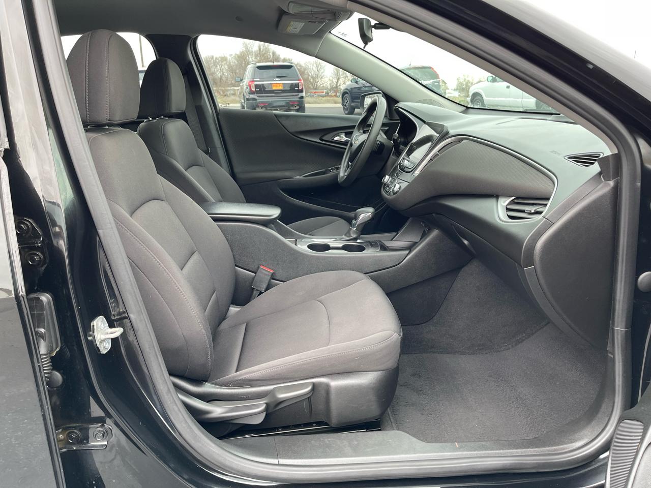 Chevrolet Malibu 4dr Sdn LS w/1LS 2021