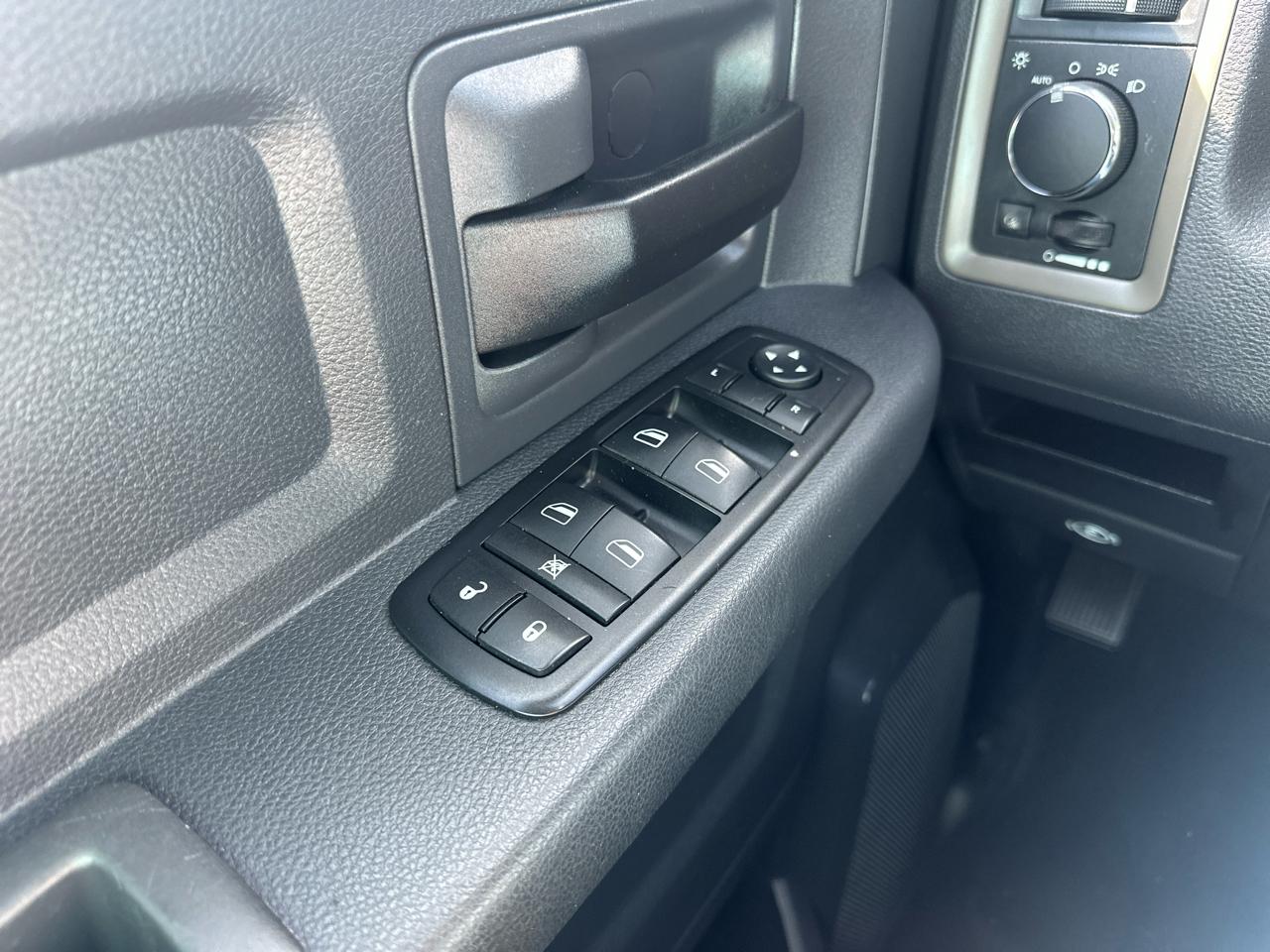 RAM 2500 4WD Crew Cab 169" ST 2011