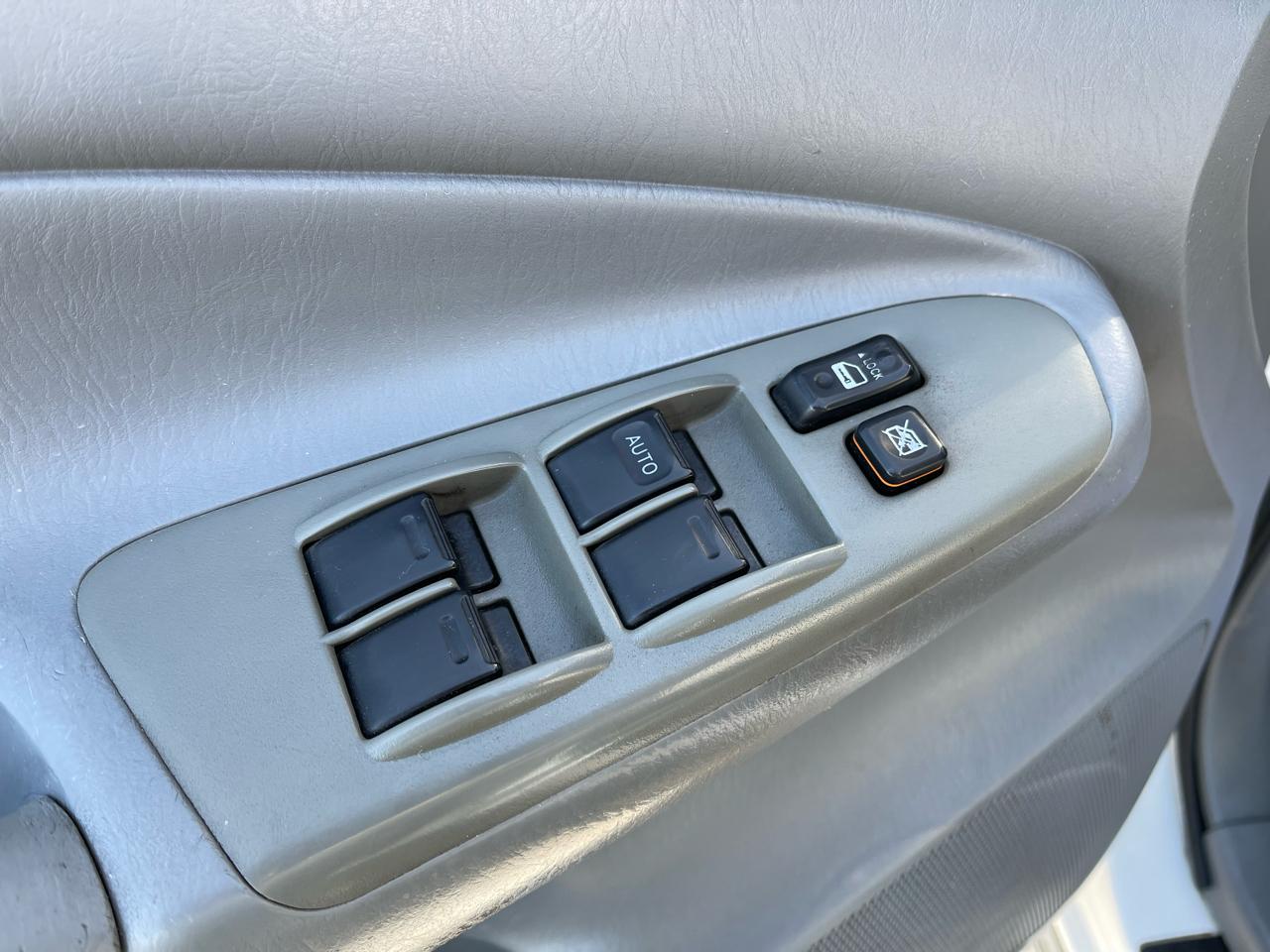 Toyota Tacoma Double 128" Auto 4WD (Natl) 2006