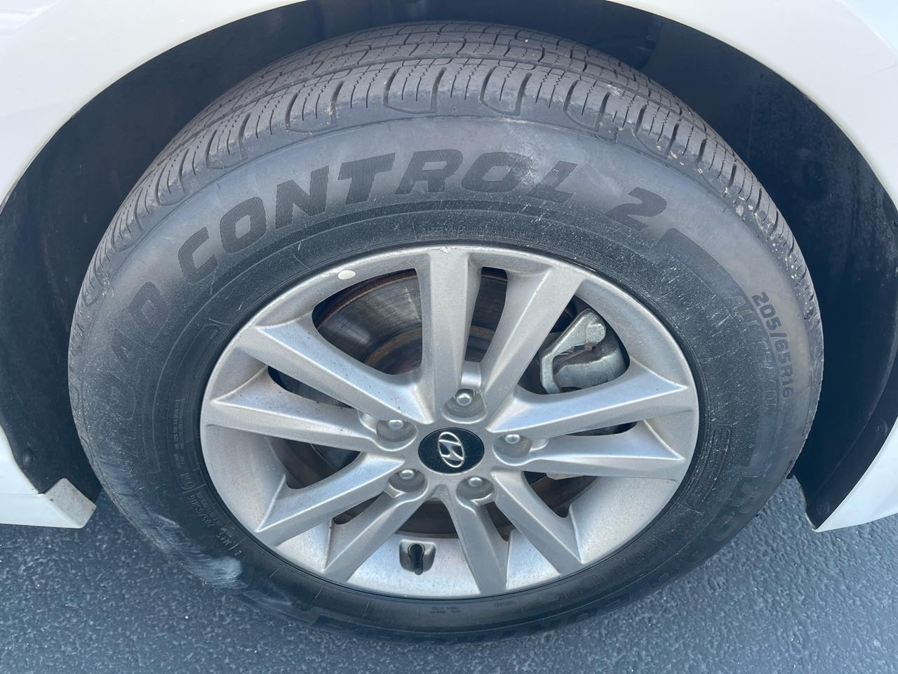 Hyundai Sonata 4dr Sdn 2.4L SE 2016