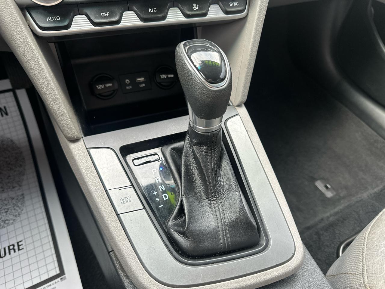 Hyundai Elantra SEL IVT 2020
