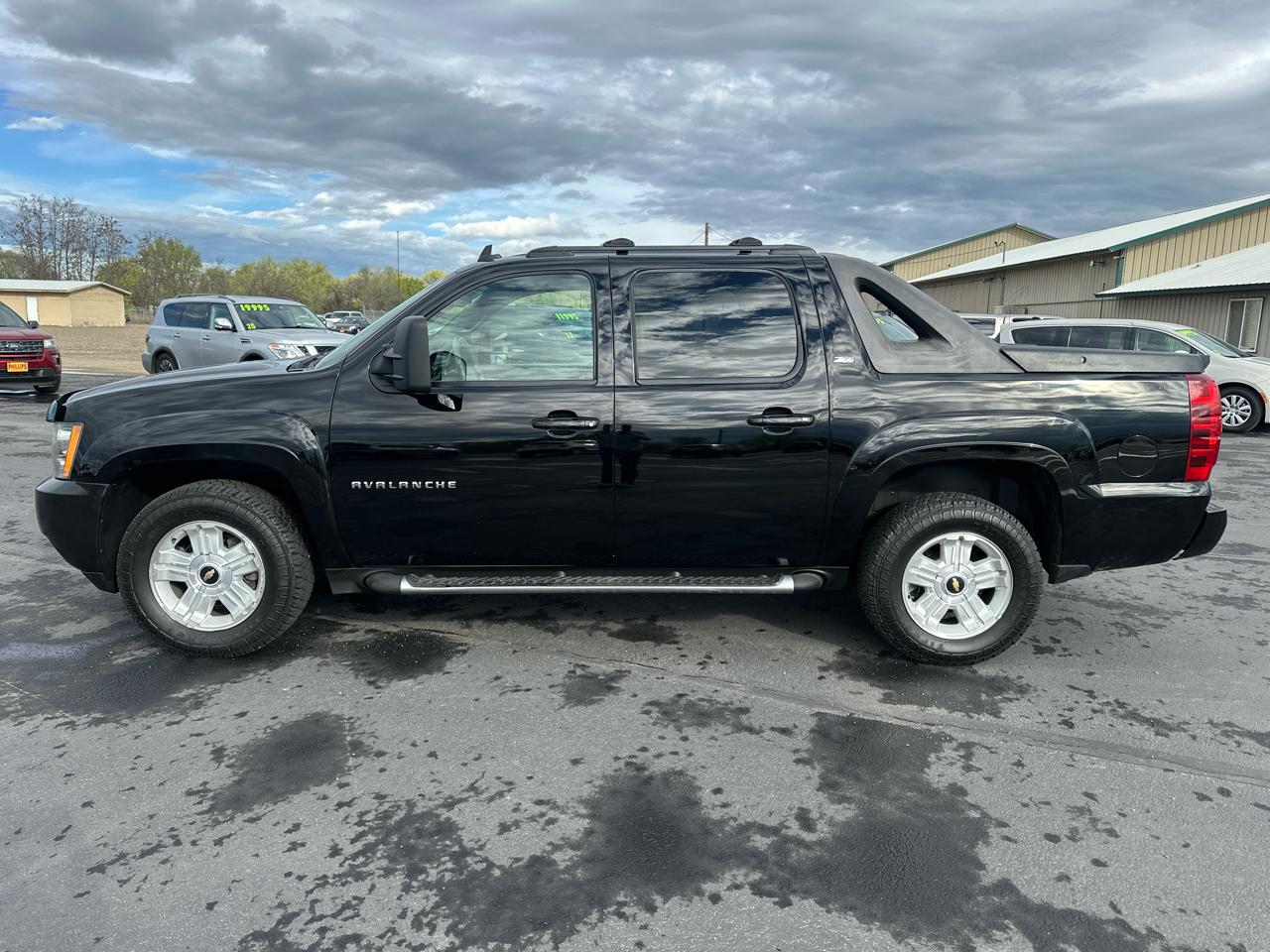 Chevrolet Avalanche 4WD Crew Cab LT 2011