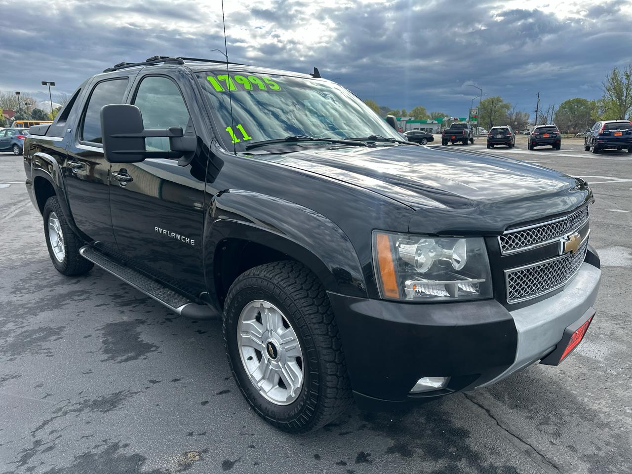 Chevrolet Avalanche 4WD Crew Cab LT 2011