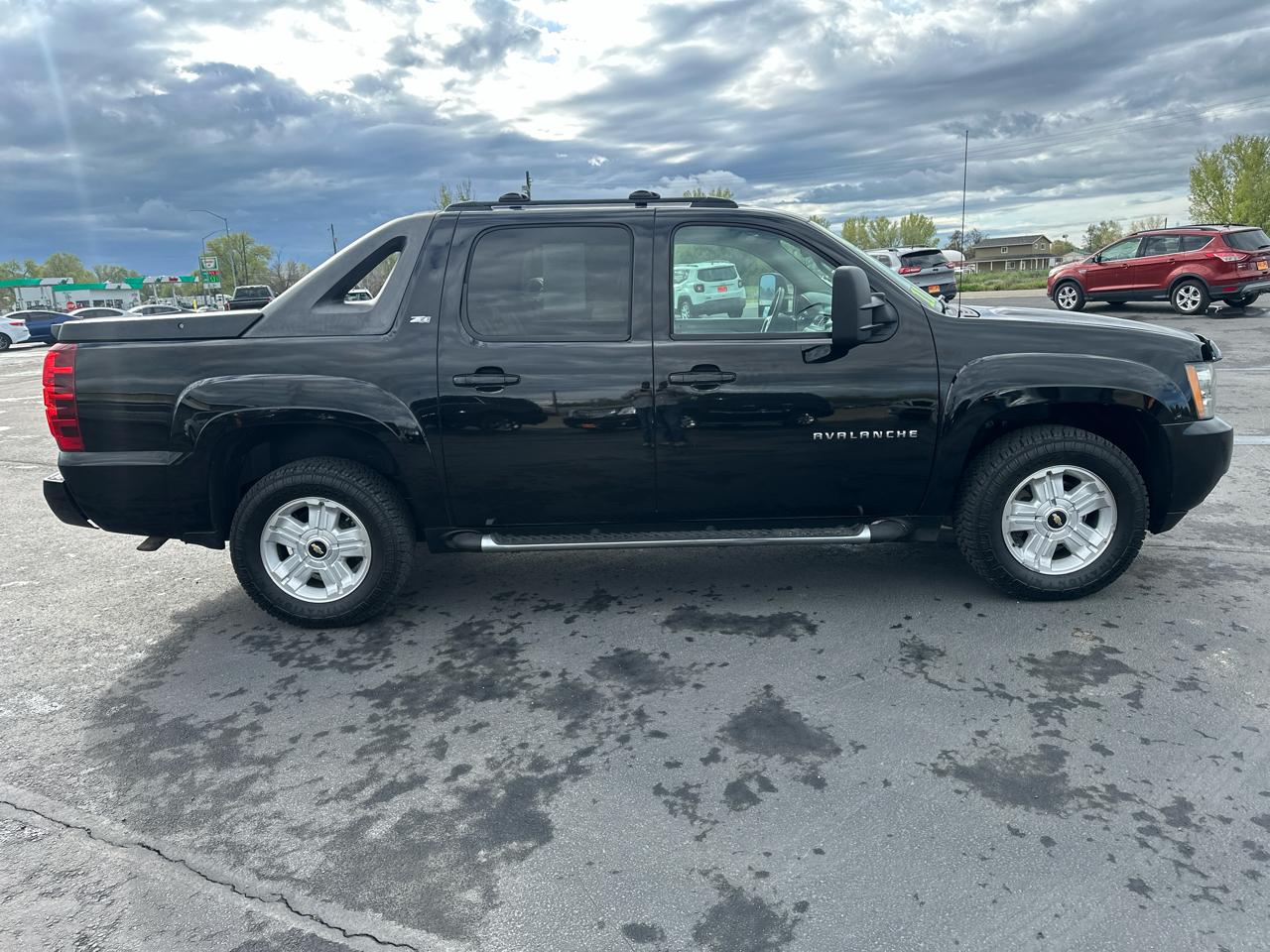 Chevrolet Avalanche 4WD Crew Cab LT 2011