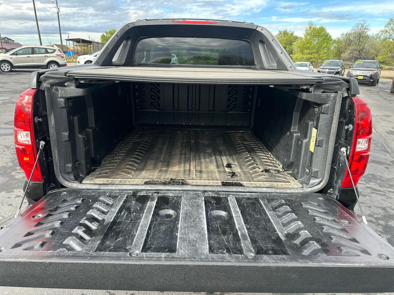 Chevrolet Avalanche 4WD Crew Cab LT 2011