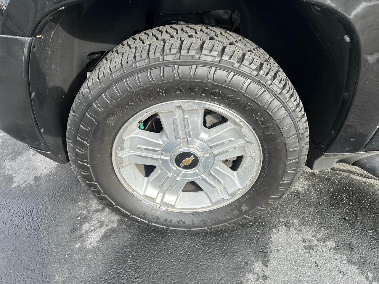 Chevrolet Avalanche 4WD Crew Cab LT 2011