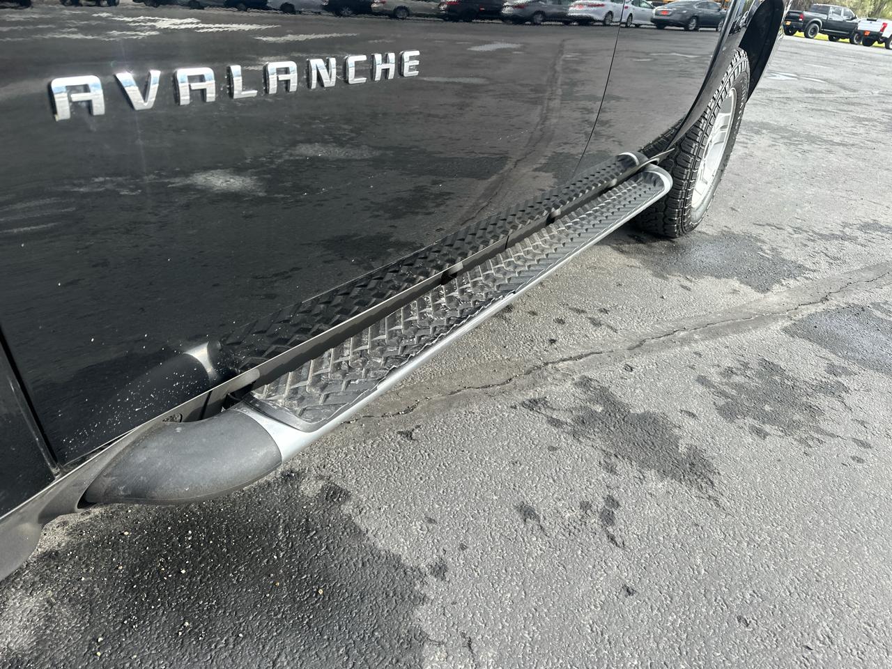Chevrolet Avalanche 4WD Crew Cab LT 2011