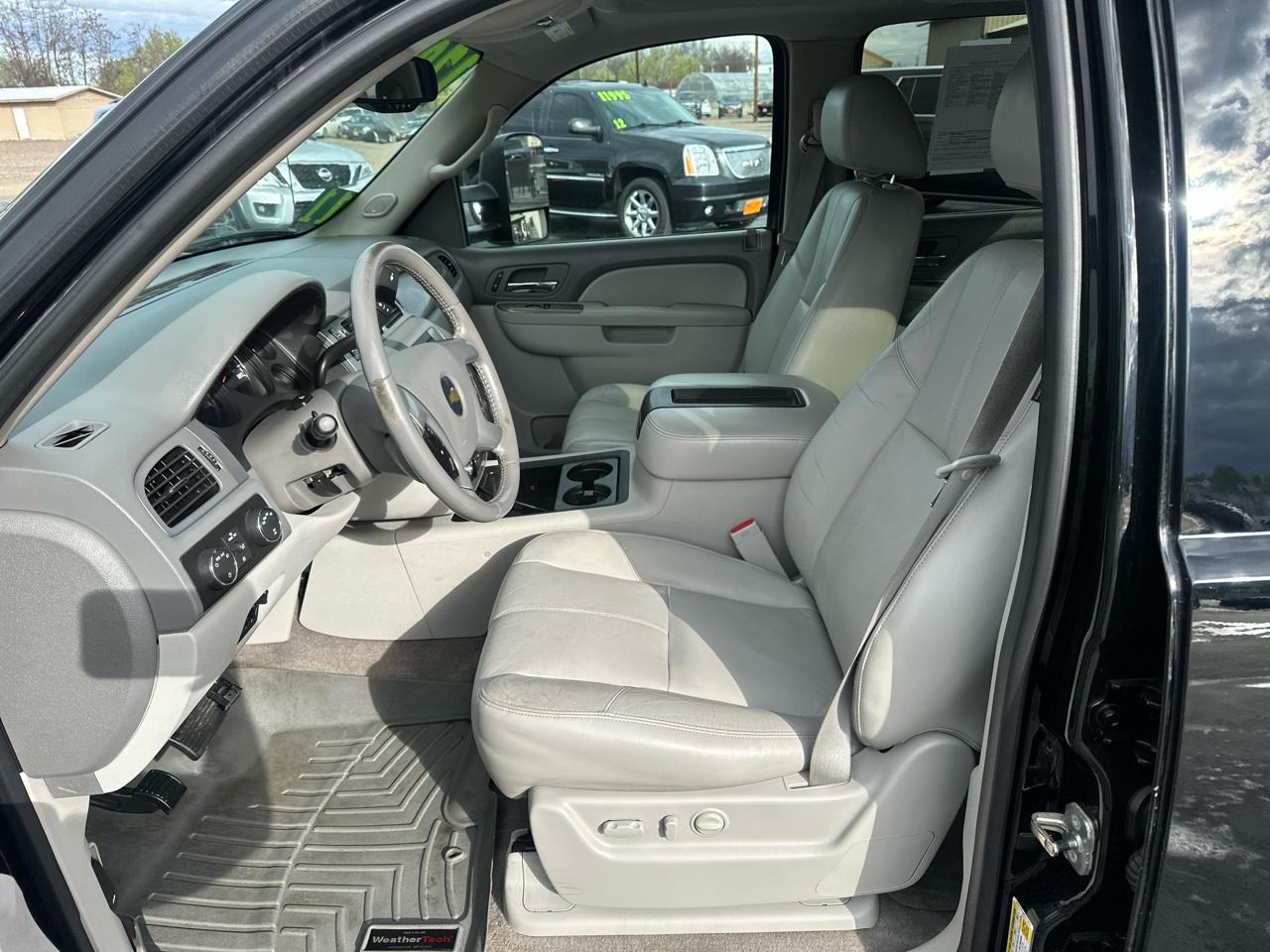 Chevrolet Avalanche 4WD Crew Cab LT 2011
