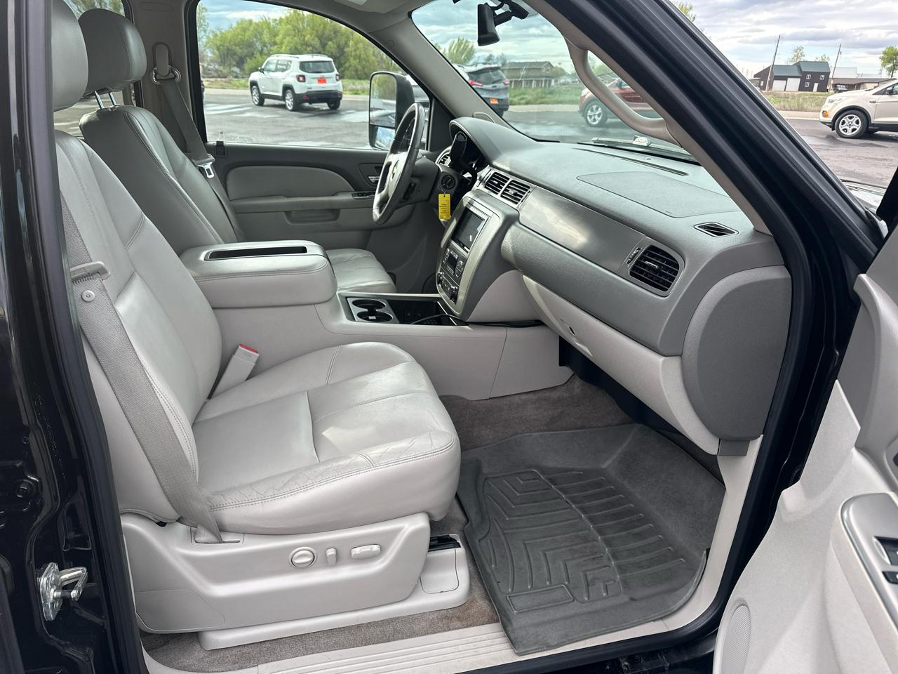 Chevrolet Avalanche 4WD Crew Cab LT 2011