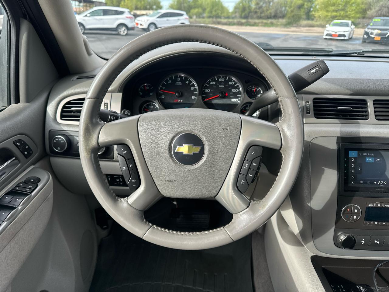Chevrolet Avalanche 4WD Crew Cab LT 2011