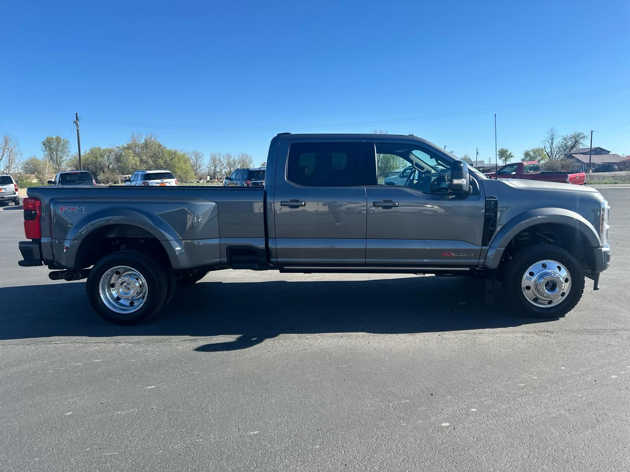 Ford Super Duty F-450 DRW Platinum 4WD Crew Cab 8' Box 2025