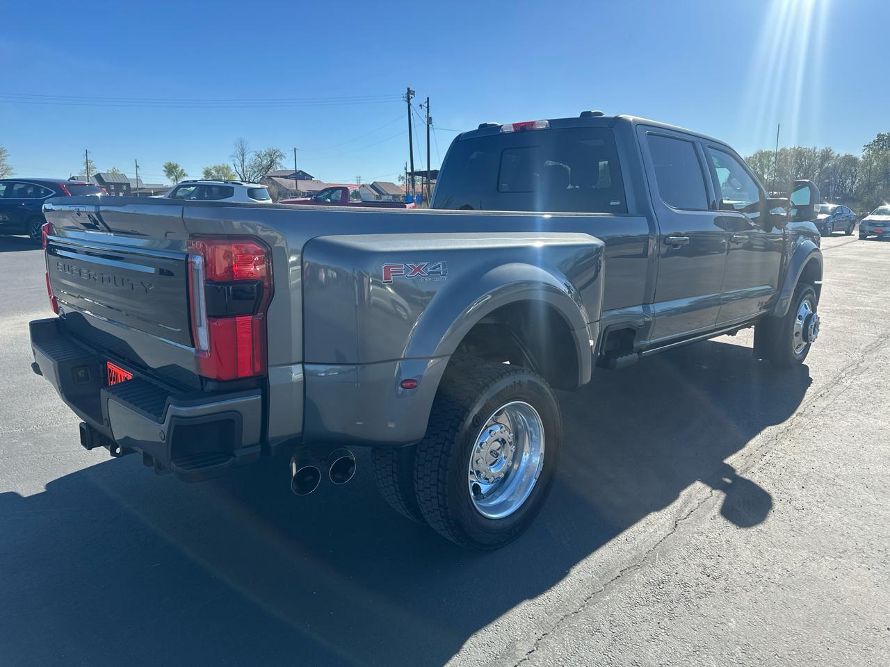 Ford Super Duty F-450 DRW Platinum 4WD Crew Cab 8' Box 2025
