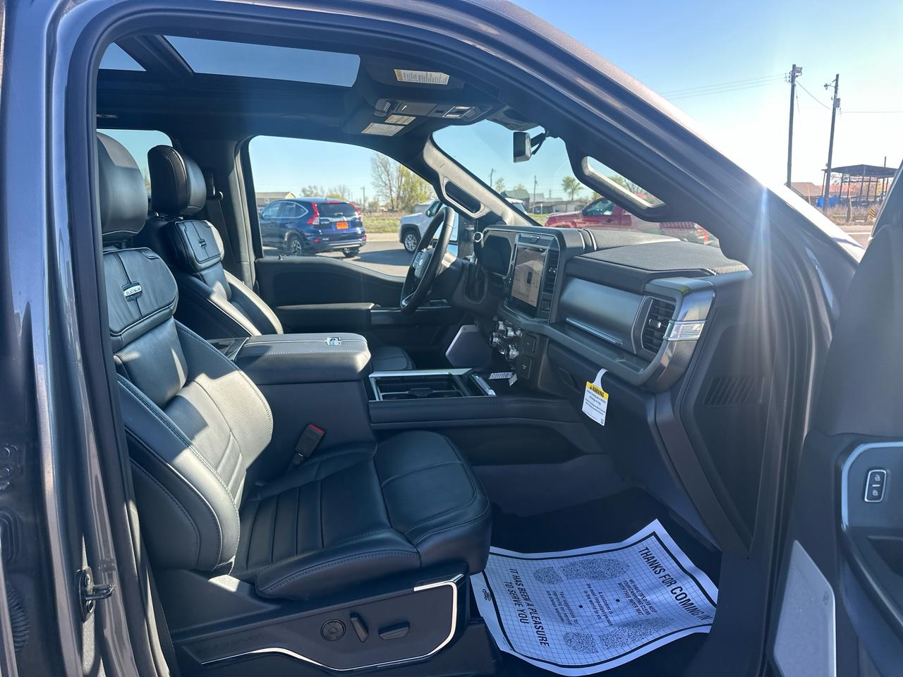 Ford Super Duty F-450 DRW Platinum 4WD Crew Cab 8' Box 2025