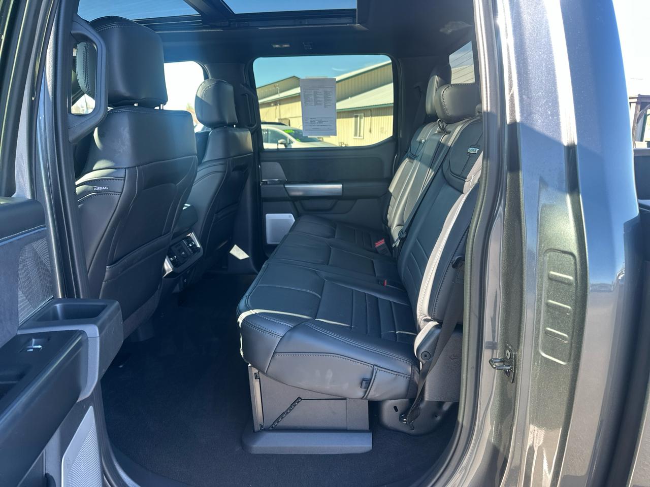 Ford Super Duty F-450 DRW Platinum 4WD Crew Cab 8' Box 2025