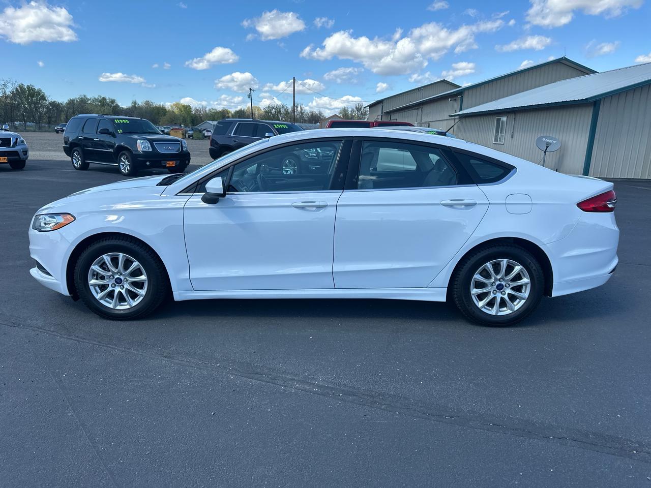 Ford Fusion S FWD 2017