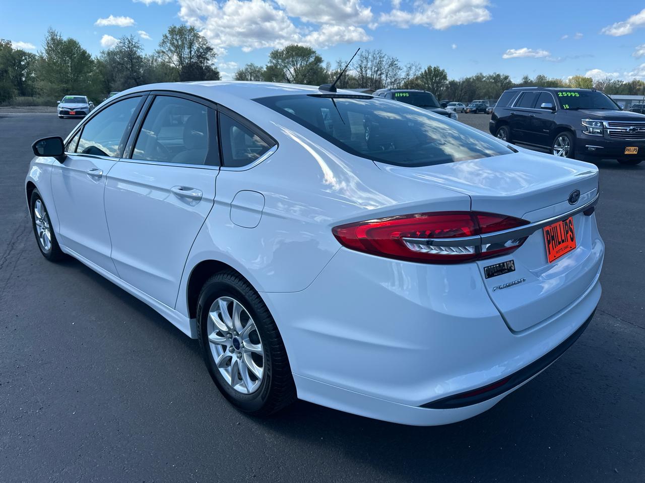 Ford Fusion S FWD 2017