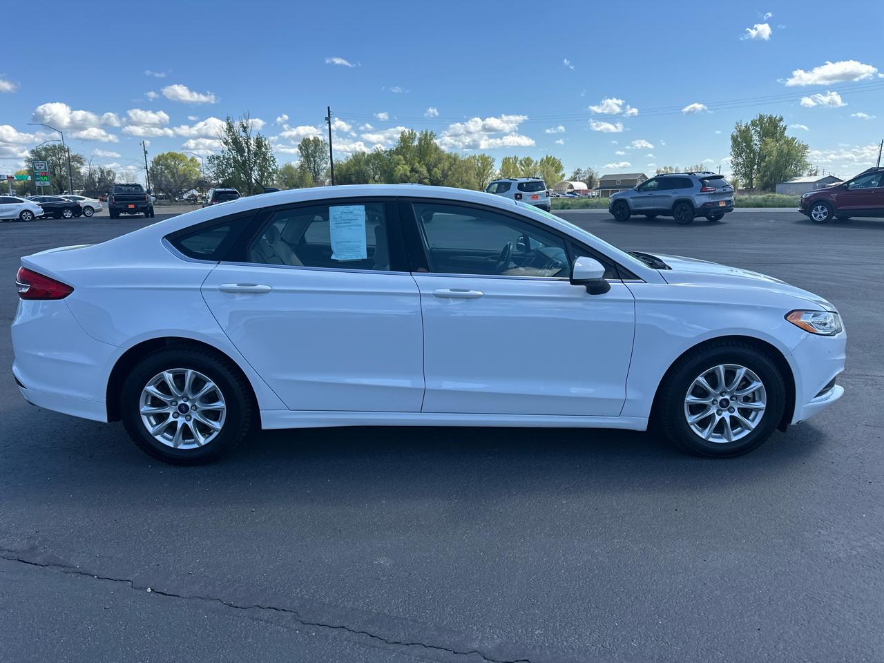 Ford Fusion S FWD 2017