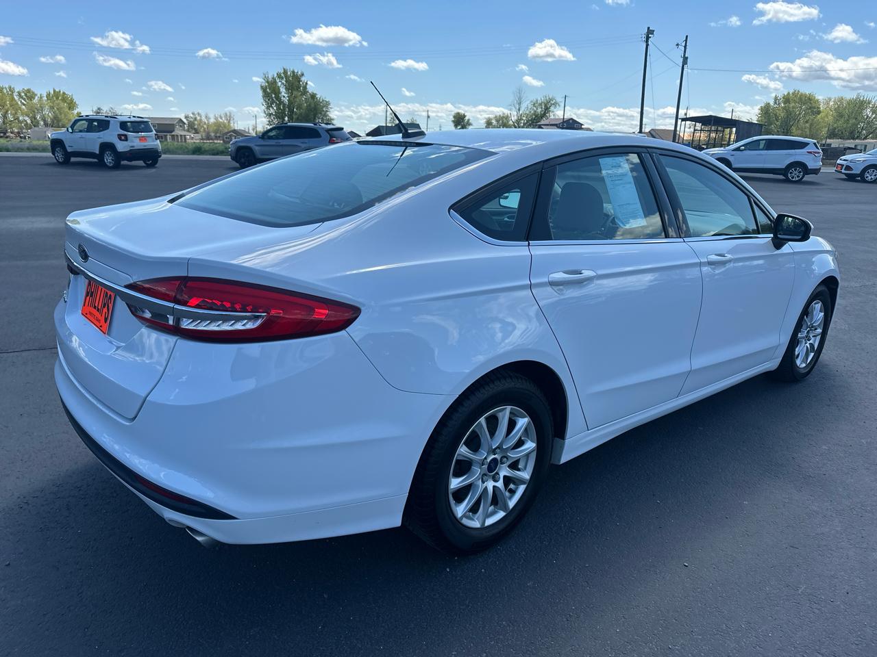 Ford Fusion S FWD 2017