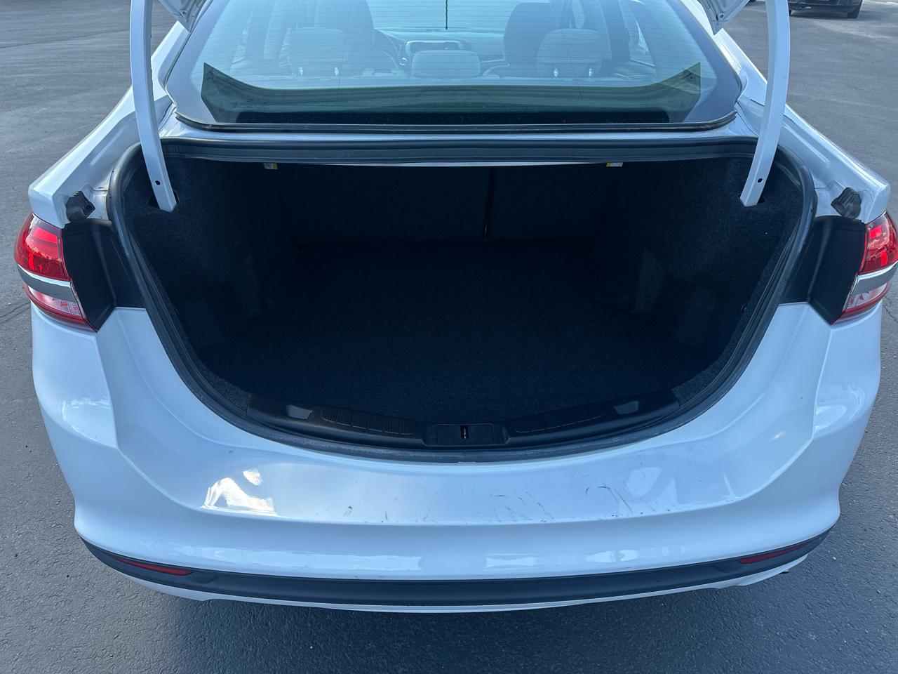 Ford Fusion S FWD 2017