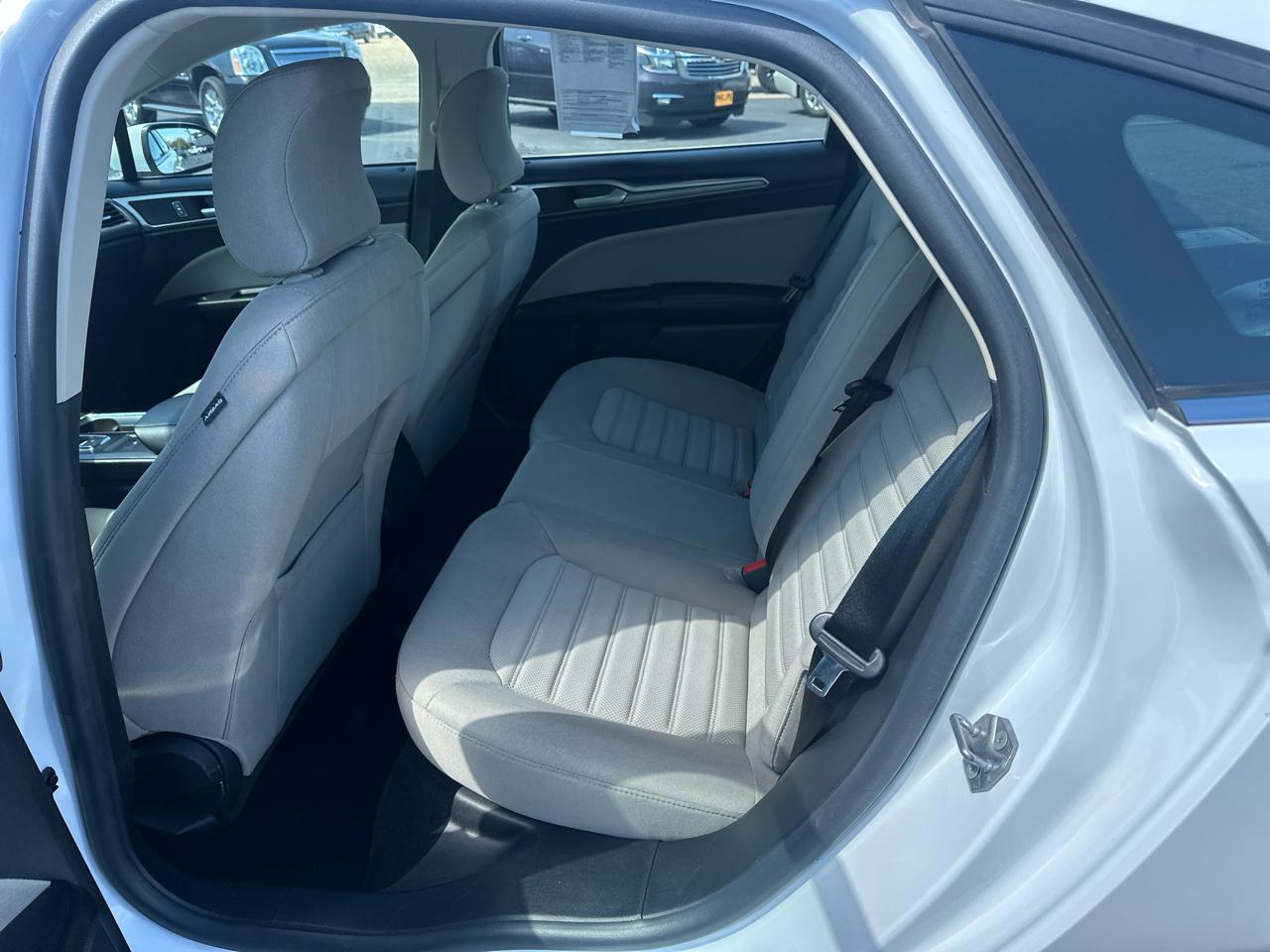 Ford Fusion S FWD 2017