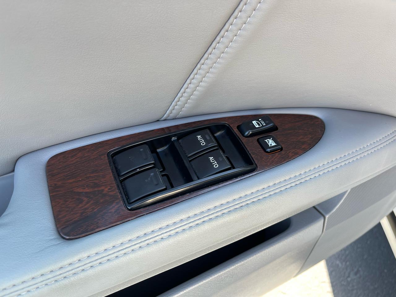 Toyota Avalon 4dr Sdn Limited (Natl) 2009
