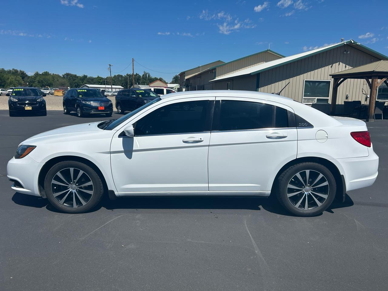 Chrysler 200 4dr Sdn Touring 2014