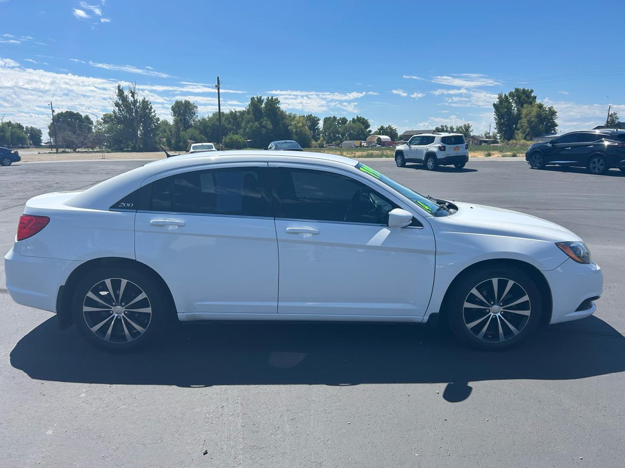 Chrysler 200 4dr Sdn Touring 2014