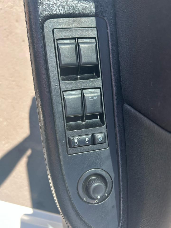 Chrysler 200 4dr Sdn Touring 2014