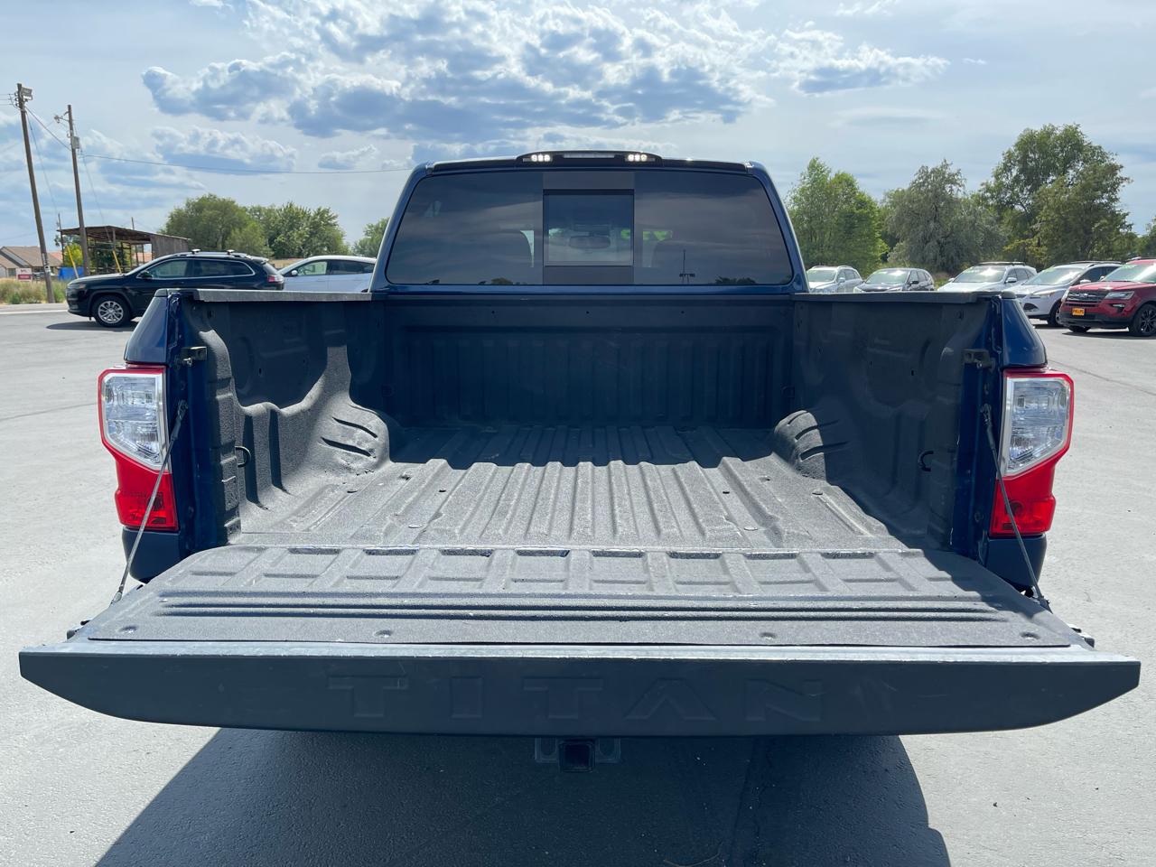 Nissan Titan 4x4 Crew Cab SV 2019