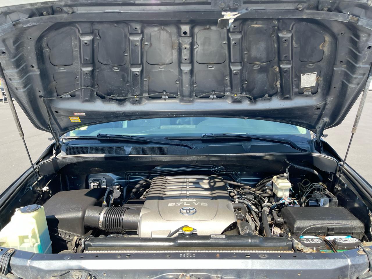 Toyota Tundra 4WD Truck CrewMax 5.7L V8 6-Spd AT LTD (Natl) 2010